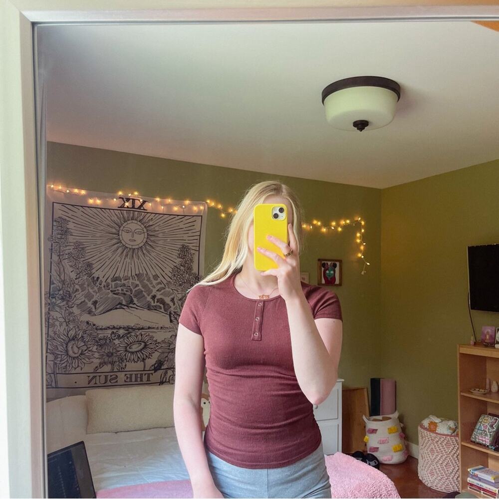 Popular 21 Brown Ribbed Ruched Henley Top – Size Medium 🤎